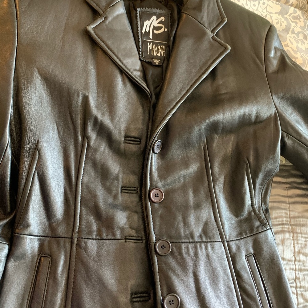 Leather jacket - Picture 3 of 5